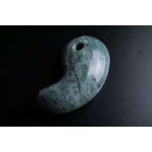 糸魚川翡翠 黒翡翠 勾玉 4A級 縦約16mm 二ノ型 産地証明書 国産 桐箱