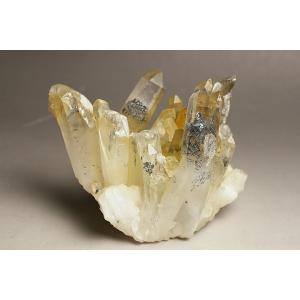 スティブナイトインクォーツクラスター ルーマニア産