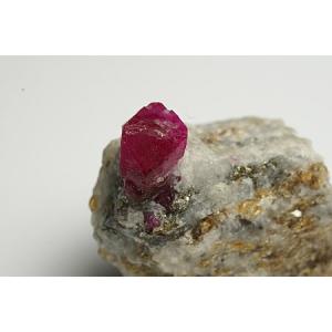 コレクションクラス！アフガニスタン産ルビー結晶