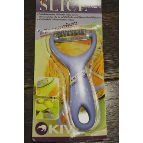 ソムタム・ピーラー　[キッチン雑貨・タイ雑貨・ピーラー〜ごぼうやニンジンの千切りにも便利]