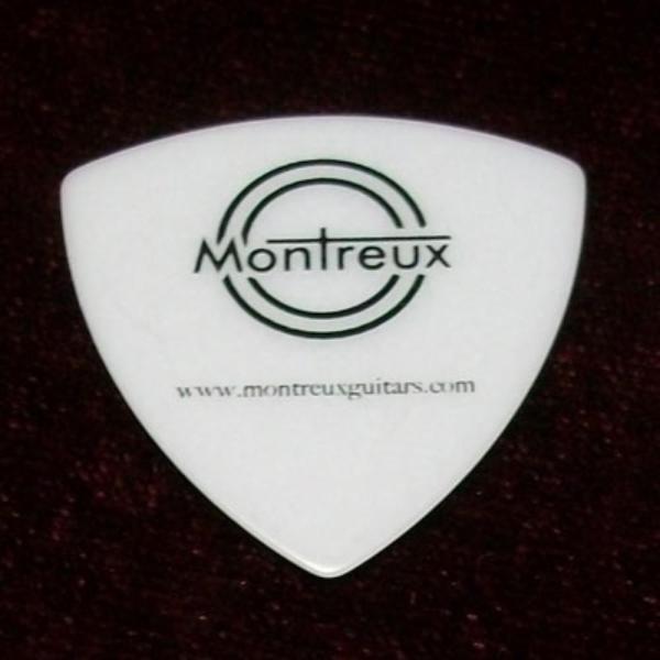 Montreux モントルー ピック Montreux pick 三角 0.60mm  デルリン白 ...