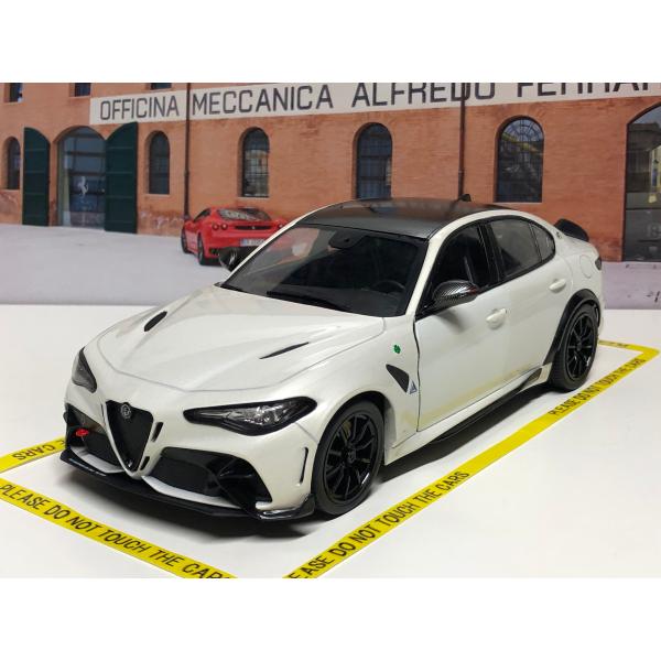 solido 1/18 Alfa Romeo GIULIA GTA Bianco TROFEO　アル...