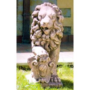 イタリア製動物像（ガーデン オーナメント） シリアのライオン（左