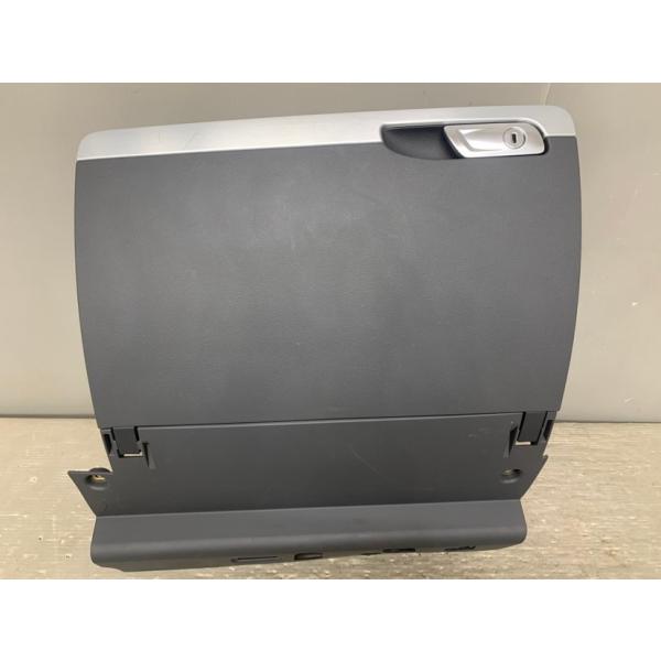 アウディ TT クーペ 2.0 FSI ターボ (8JBWA 8J) 純正 グローブボックス Aud...