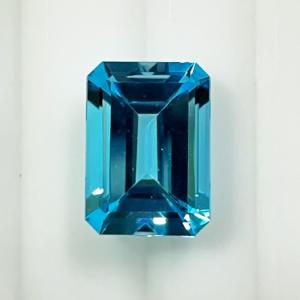 ブルートパーズルース スイスブルートパーズ8.00カラット エメラルド