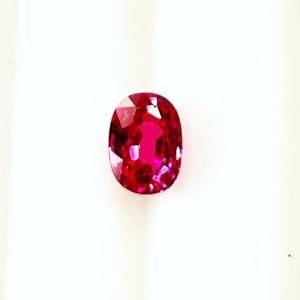 ルビー　オーバル　1.05ct　ミニ鑑別書付き　ルース