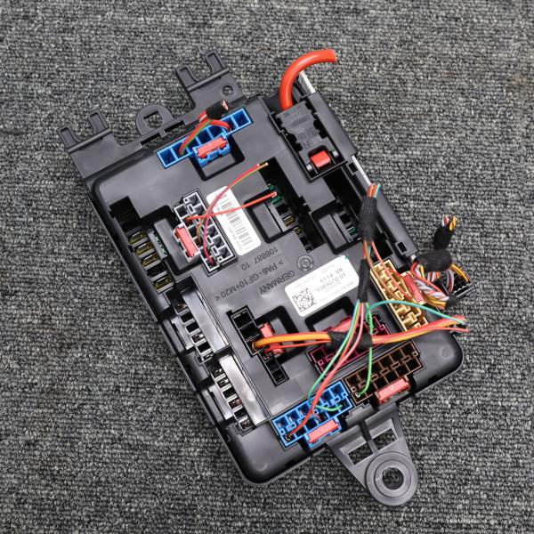 [B-12]BMW F32 4N20 420i ヒューズボックス 61149389070 中古