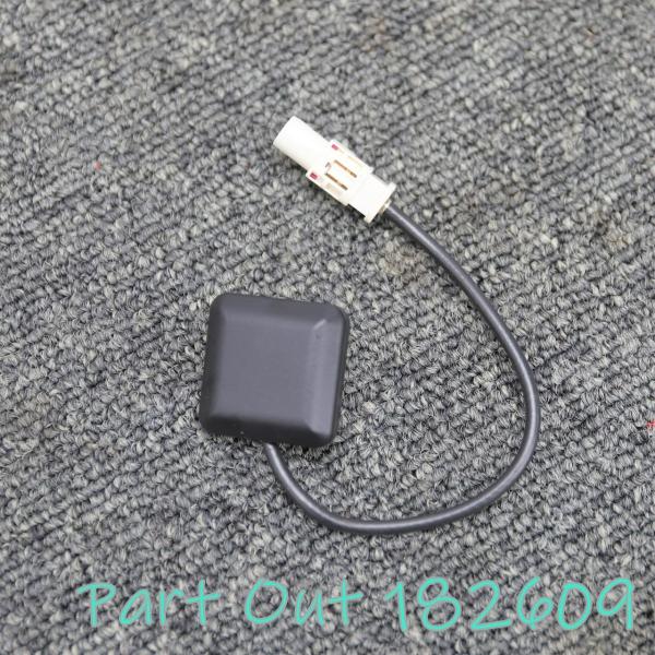 [M-20]ベンツ W177 A200d GPS アンテナ A2229058502 AMG ライン ...