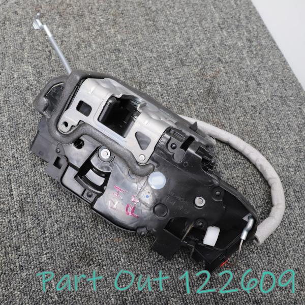 [M-20]ベンツ W177 A200d 右リアドアロック A0997302801 AMG ライン ...