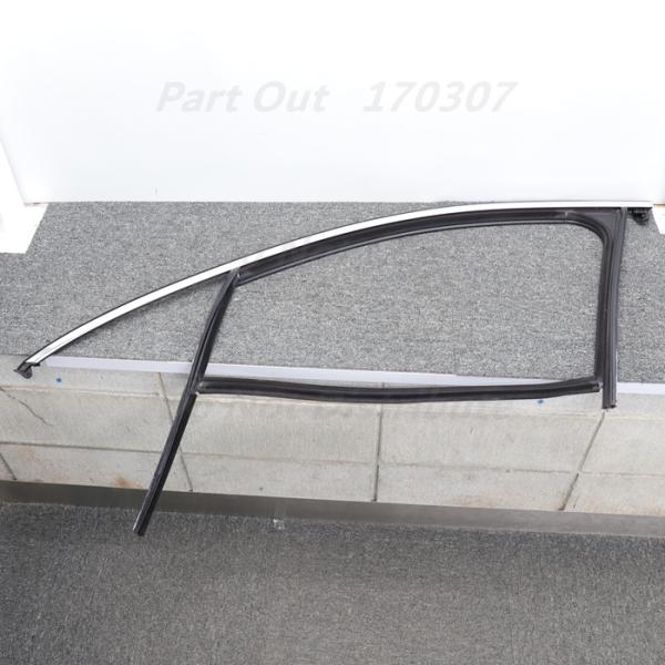 [P-16]マカン ターボ 95B 左フロントドア モール ガラスラン 95B837431 ポルシェ...