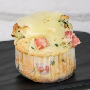 《商品紹介用》《甘さ控え目お惣菜マフィン》ごろごろベーコンとほうれん草の【ポパイベーコン＆炙りチーズ...