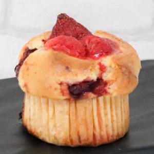 《商品紹介用》甘酸っぱい完熟いちごミルク　からふるカフェのアメリカンマフィン