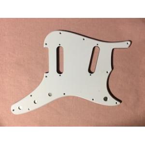 デュオソニック　ピックガード　ホワイト　１プライ  12カ所スクリューホール仕様　 FENDER DUO SONIC〓 REPLACEMENT PARTS   WHITE 1PLY PICKGUARD /WD｜genzovintageguitars