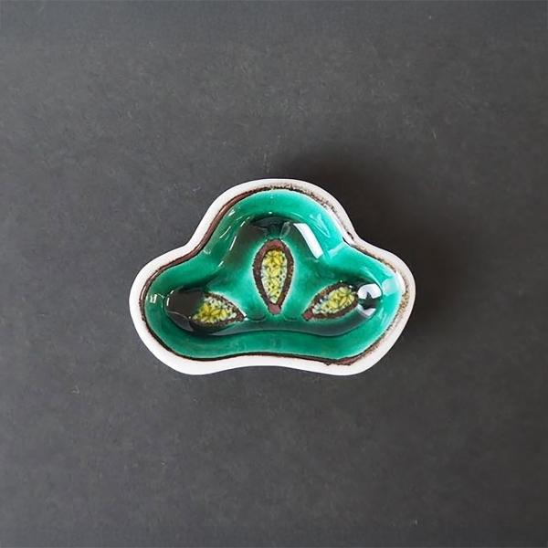 九谷焼　和食器　縁起物　豆皿　松　千年と言われる樹齢が延命長寿を