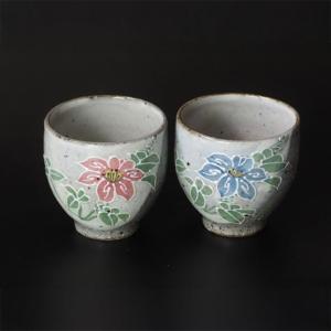 九谷焼 手描きで仕上げられた 花模様マグカップ 辻本商店 作家 川合孝