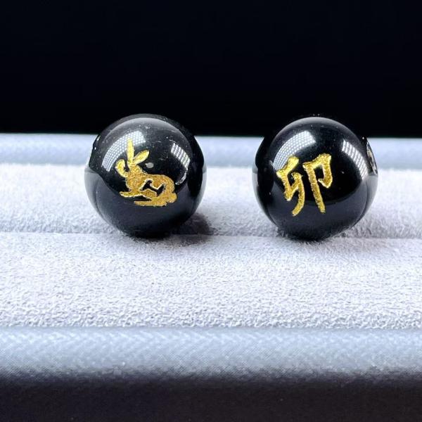 PROME・天然石・大人気・十二支・オニキス・卯・兎・10mm・貫通孔・彫刻品・パーツ P4859