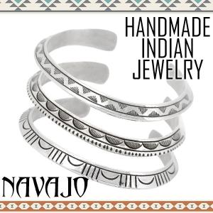 Navajo インディアンジュエリー　Tahe 作　スターリング Leander Tahe NAVAJO 重厚なハンドスタンプ スターリング