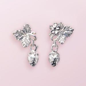 いちご摘みピアス
