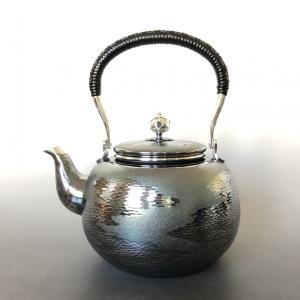 茶器・茶道具 銀瓶 丸型 湯沸 銀仕上、秀峰堂作、化粧箱入 新品