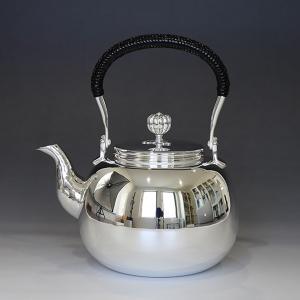 茶器・茶道具 銀瓶 丸型 湯沸 銀仕上、秀峰堂作、化粧箱入 新品