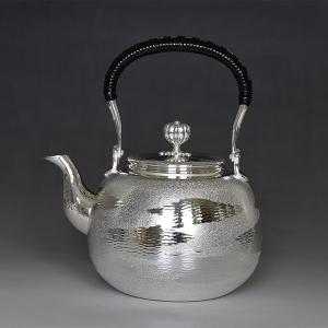 茶器・茶道具 銀瓶 丸型 湯沸 銀仕上、秀峰堂作、化粧箱入 新品