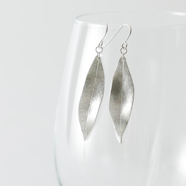 アクセサリー 錫製 葉っぱ ピアス イヤリング 大寺幸八郎商店 葉脈 おしゃれ きれい かわいい 耳...