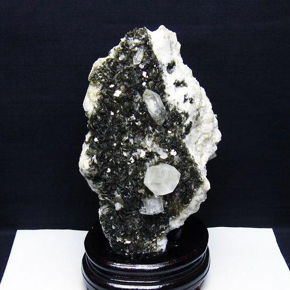 1.7Kg 雲母入り  ヒマラヤ水晶  原石 t501-4317