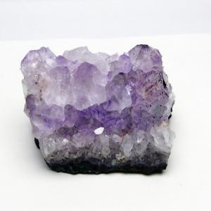 ✨特大・高品質✨台座付きアメジストクラスター⭐️タイチンルチルクォーツ入り アメジスト 原石 Amethyst クラスター 908g ブラジル産 本物