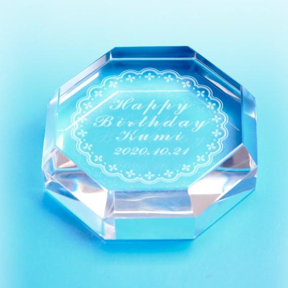 卒業記念 卒団記念 ペーパーウェイト クリスタル 80mm 八角形 画像刻印 メッセージ刻印 創立 ...