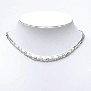 TIFFANY&Co.（ティファニー） トリプルリボン ネックレス シルバー