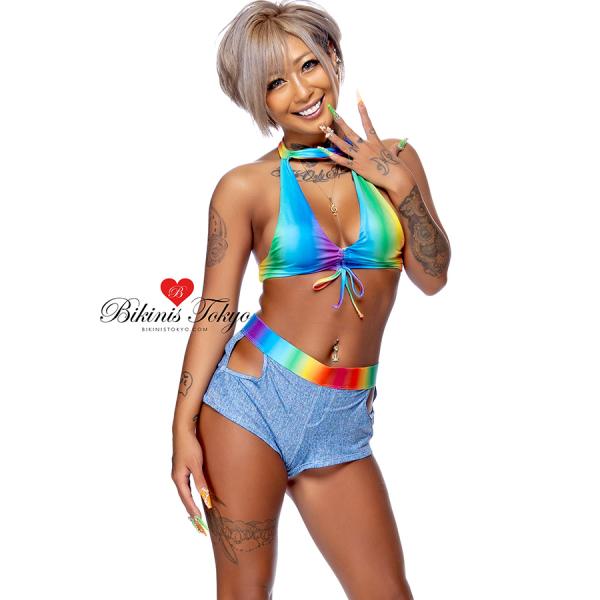 レインボーカラーとデニムプロントボトムのセットアップ