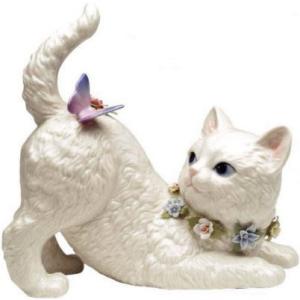 オルゴール付き 猫の置物バタフライと戯れる白い猫
