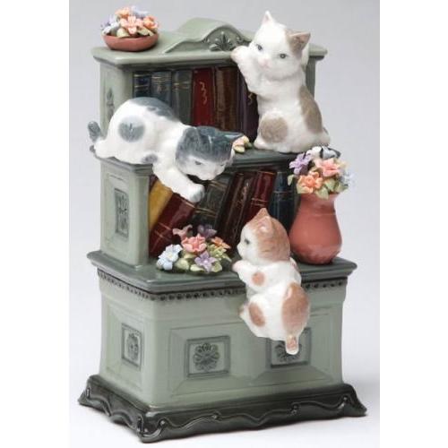 オルゴール付き 猫の置物 本棚で遊ぶ子猫達