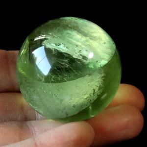 虹が美しいグリーンフローライトスフィア 天然石 丸玉 グリーン フローライト AAAAA 丸玉 直径 約51mm 虹入り レインボー
