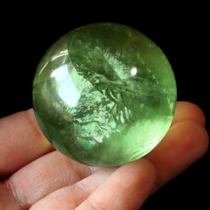 虹が美しいグリーンフローライトスフィア 天然石 丸玉 高品質]ディープ