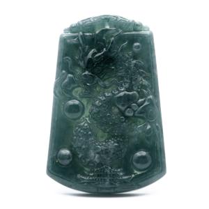 龍 翡翠 グアテマラ産 ペンダント トップ用 素材 ルース バチカン無し 昇り龍 1点もの たつ 辰  干支 お守り 龍神 開運 商売繁盛 運気上昇 彫刻 縁起物 竜 辰年