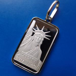 プラチナ製 リバティ　ペンダント　トップ プラチナ5gペンダントトップ CREDIT SUISSE製 リバティーペンダント