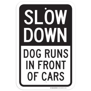 Slow Down Dog Runs in Front of cars サイン - 12インチx18インチ - 0.063 錆防止アルミ 並行輸入｜good-quality