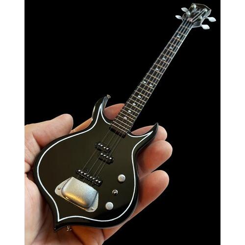 [フィギュアなど][新品]GENE SIMMONS KISS SIGNATURE PUNISHER ...