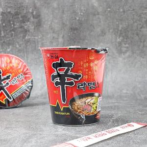 [農心] 辛ラーメン カップ麺 / 1BOX(小・65g×24個入） カップラーメン ノンシム　韓国らーめん 箱売り