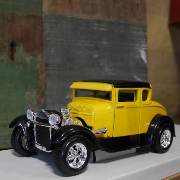 フォードモデル A イエロー 1929 Maisto 1/24 Ford Model レトロミニカー