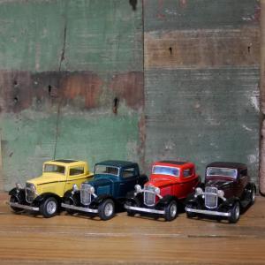 1/42 フォード クラウン ビクトリア パトカー 388 ドア黒白 ミニカー