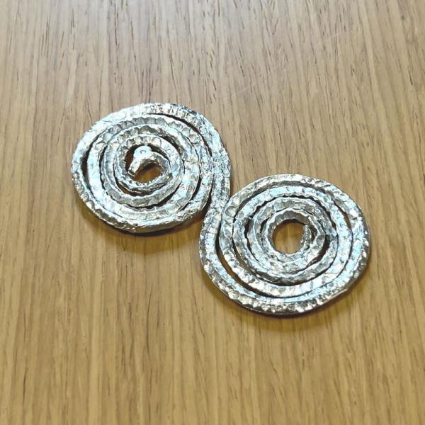 【炭谷三郎商店】 錫フラワースタンド 幅80×奥行40×高さ4ｍｍ 23g 錫100% 一輪差し フ...
