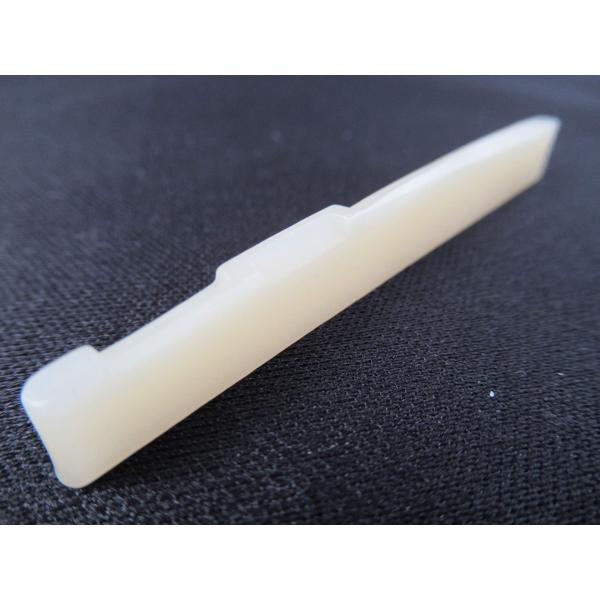 牛骨素材 無漂白72ｍｍ幅 シェイプドサドル (整形サドル) 厚み3.0x幅72×高さ9.4ミリ