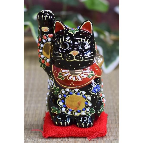 和座の蔵 おしゃれ 置物 九谷焼 右手 招き猫 黒盛 座布団付 開店祝い 開業祝い 誕生日プレゼント...