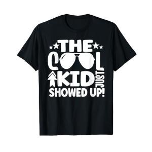 ボーイズ The Cool Kid Just Showed Up クール 幼稚園前 ボーイズ Tシャツ