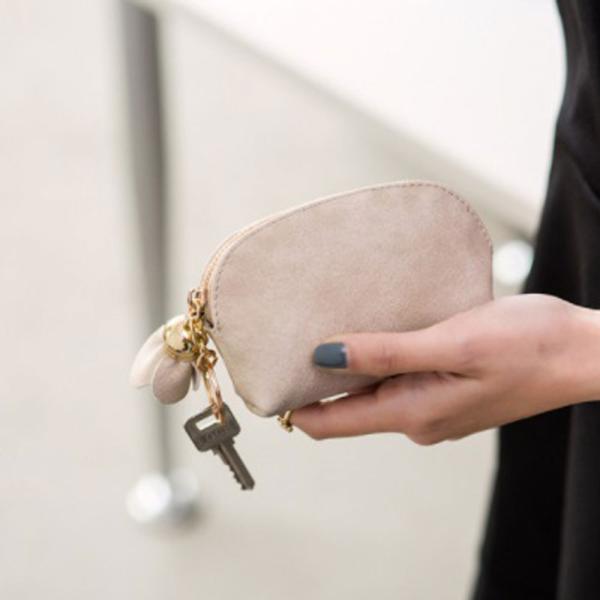 ミニポーチ 花チャーム ストラップ ／ベージュ／レディース コスメポーチ 小物入れ 財布 メイク コ...