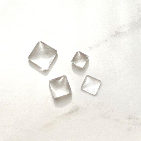 カラーチャート ジェルネイル　透明ガラスストーン平底 スクエア 50粒