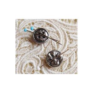 ピンクッション マグネットタイプ 2個セット ボタン＆花 ピューターで飾られたイギリスのお裁縫道具 磁石の針山ニードルマインダー　Needle Minder｜gracew