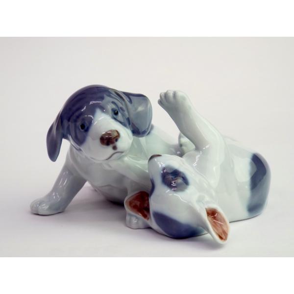 ロイヤルコペンハーゲン 戯れているポインターの子犬